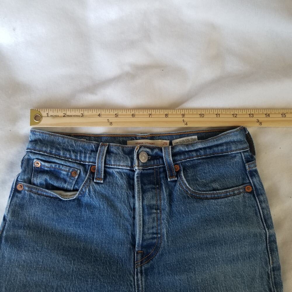 Levi's Women's Wedgie Straight-Leg High Rise Cropped Jeans - Picture 10 of 12